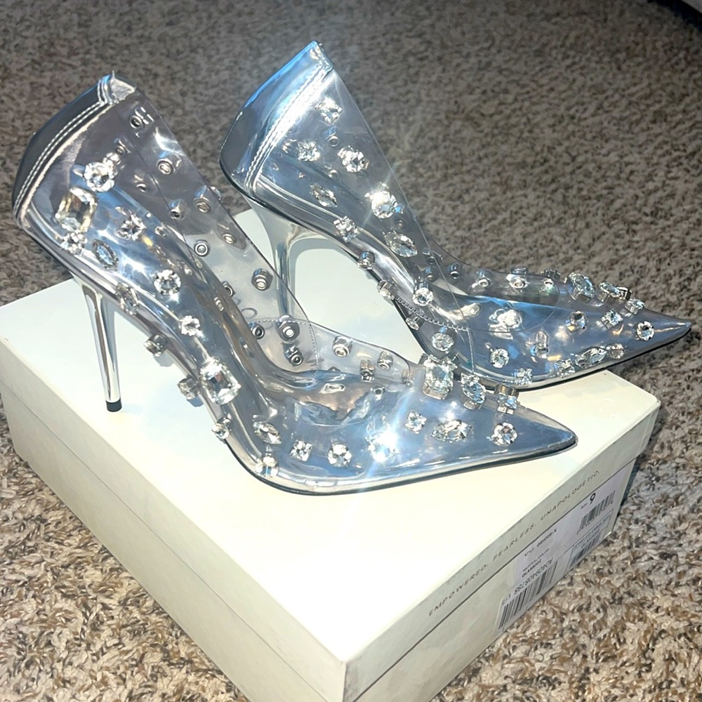 These Good American heels are the glitziest, glammest, hottest shoes yet. - Picture 6 of 10